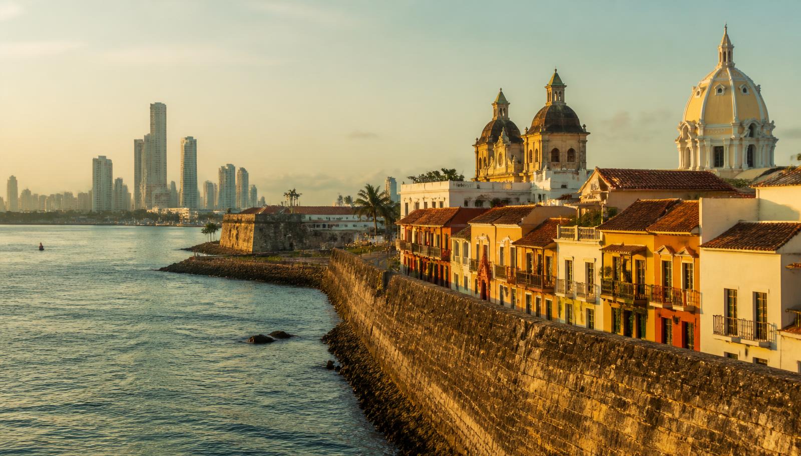 Ciudad Amurallada de Cartagena de Indias al atardecer